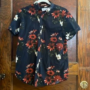 Denim & Flower men’s short-sleeved patterned button down size small.